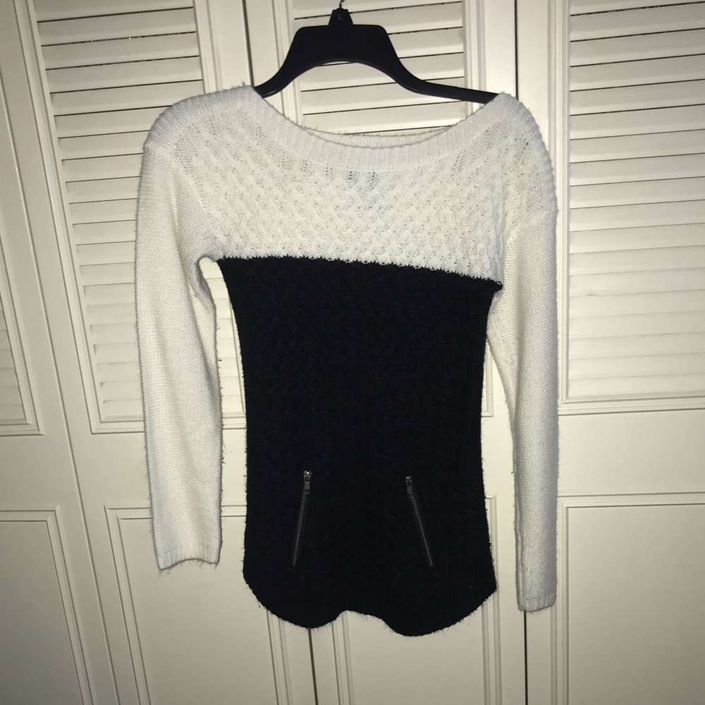 🍭Black and White Sweater